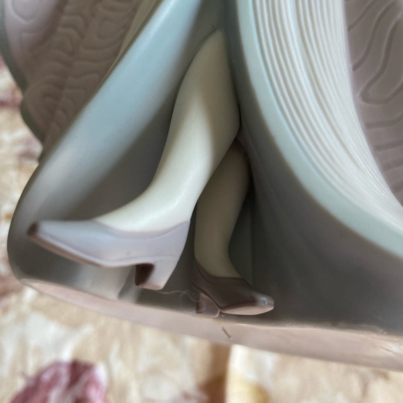 RETIRED 1998 ‘QUIONE LLADRO’ PORCELAIN FIGURINE-Item# 01016284 - Picture 14 of 15